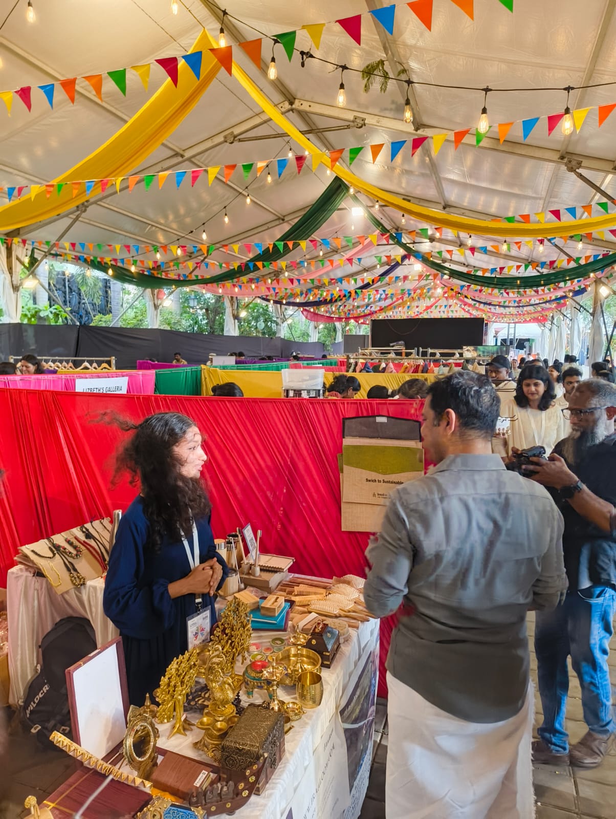 കൊച്ചിയില് നൈറ്റ് ഷോപ്പിങ് വൈബ്; അഭിമാനത്തോടെ വനിതാ സംരംഭകര്...