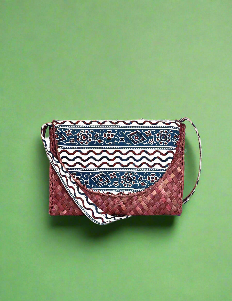 Handmade artisan screwpine bag