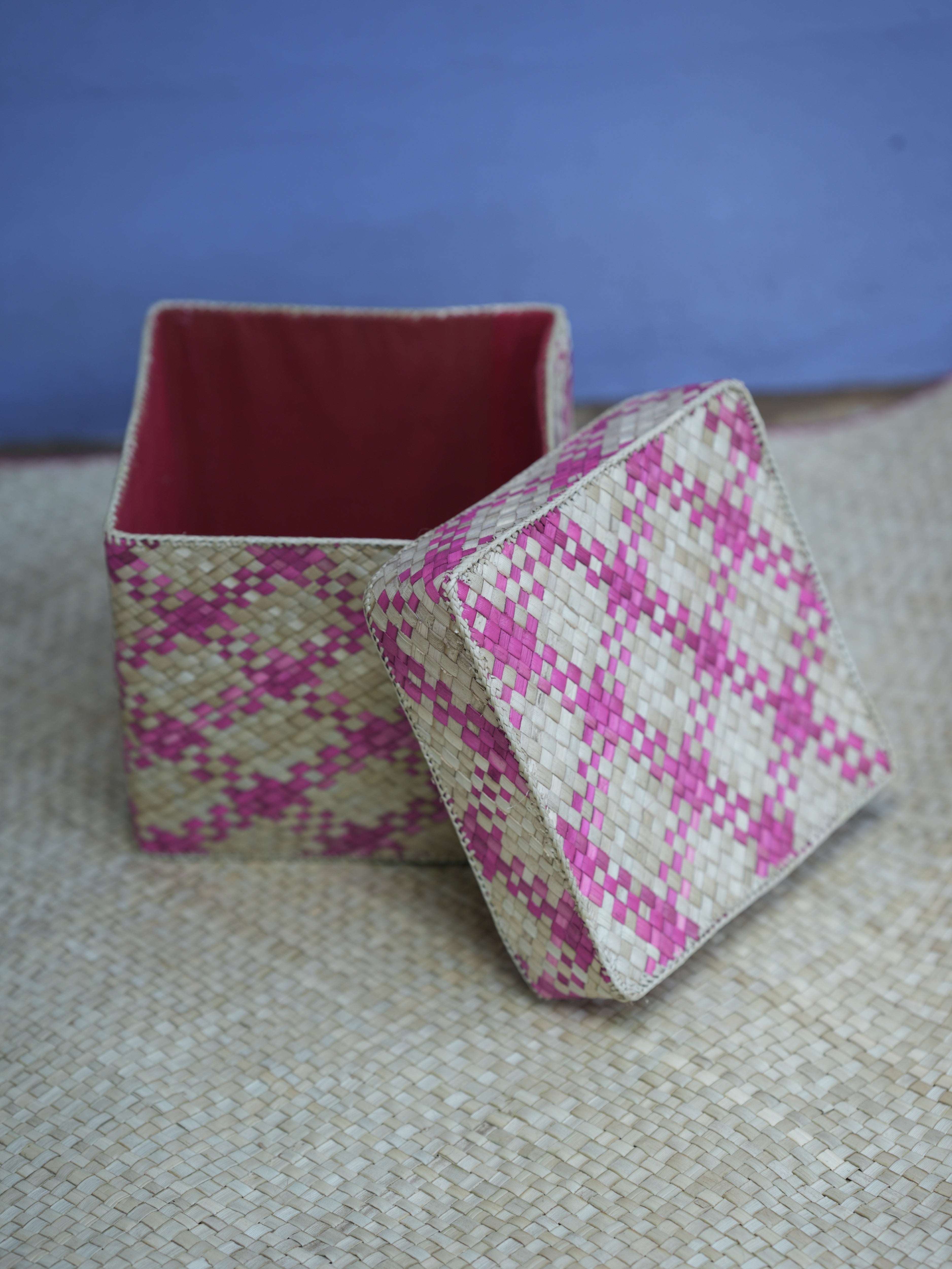 Square shaped Screwpine Box