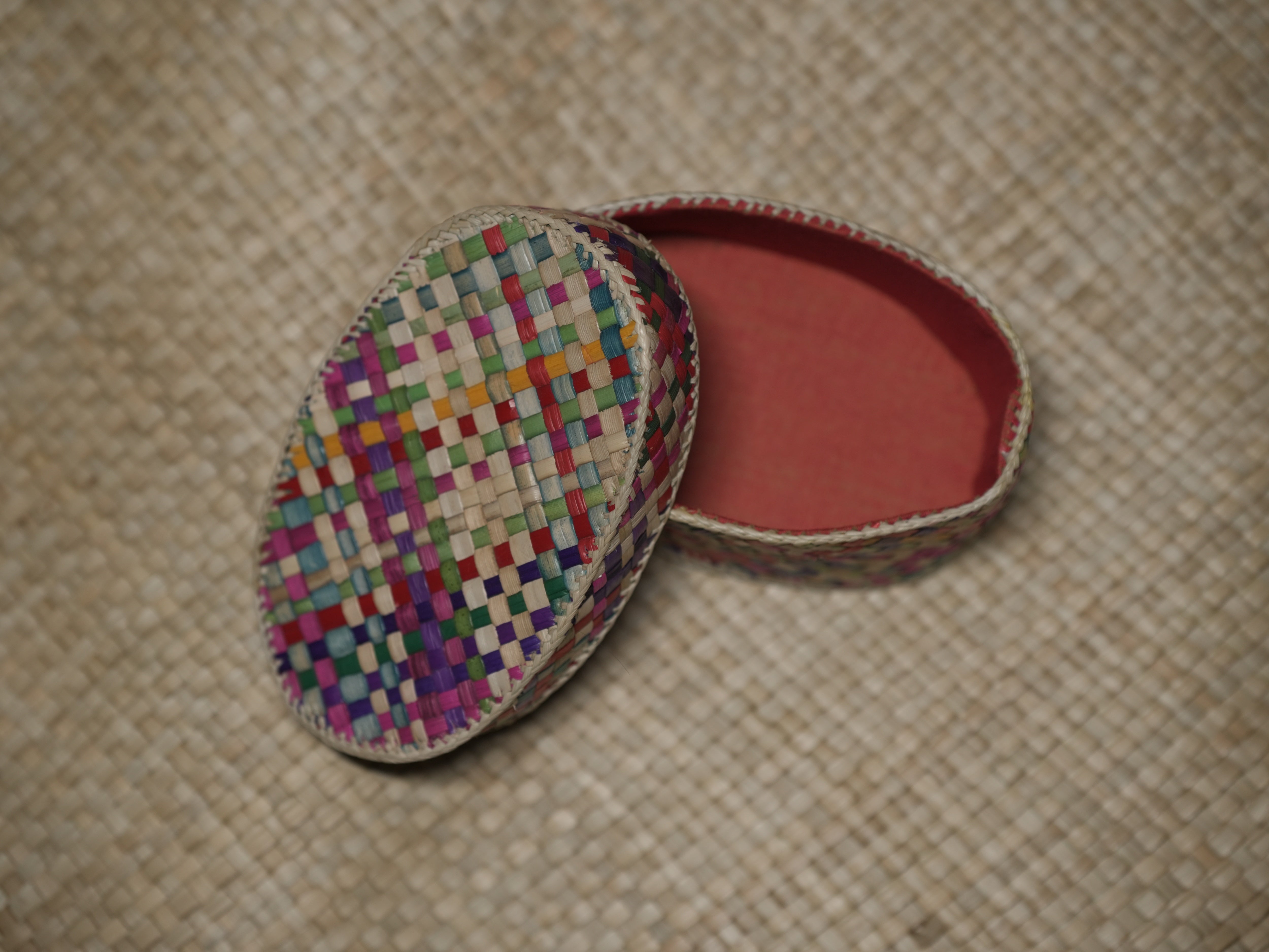 Screwpine Oval Multicolour Box
