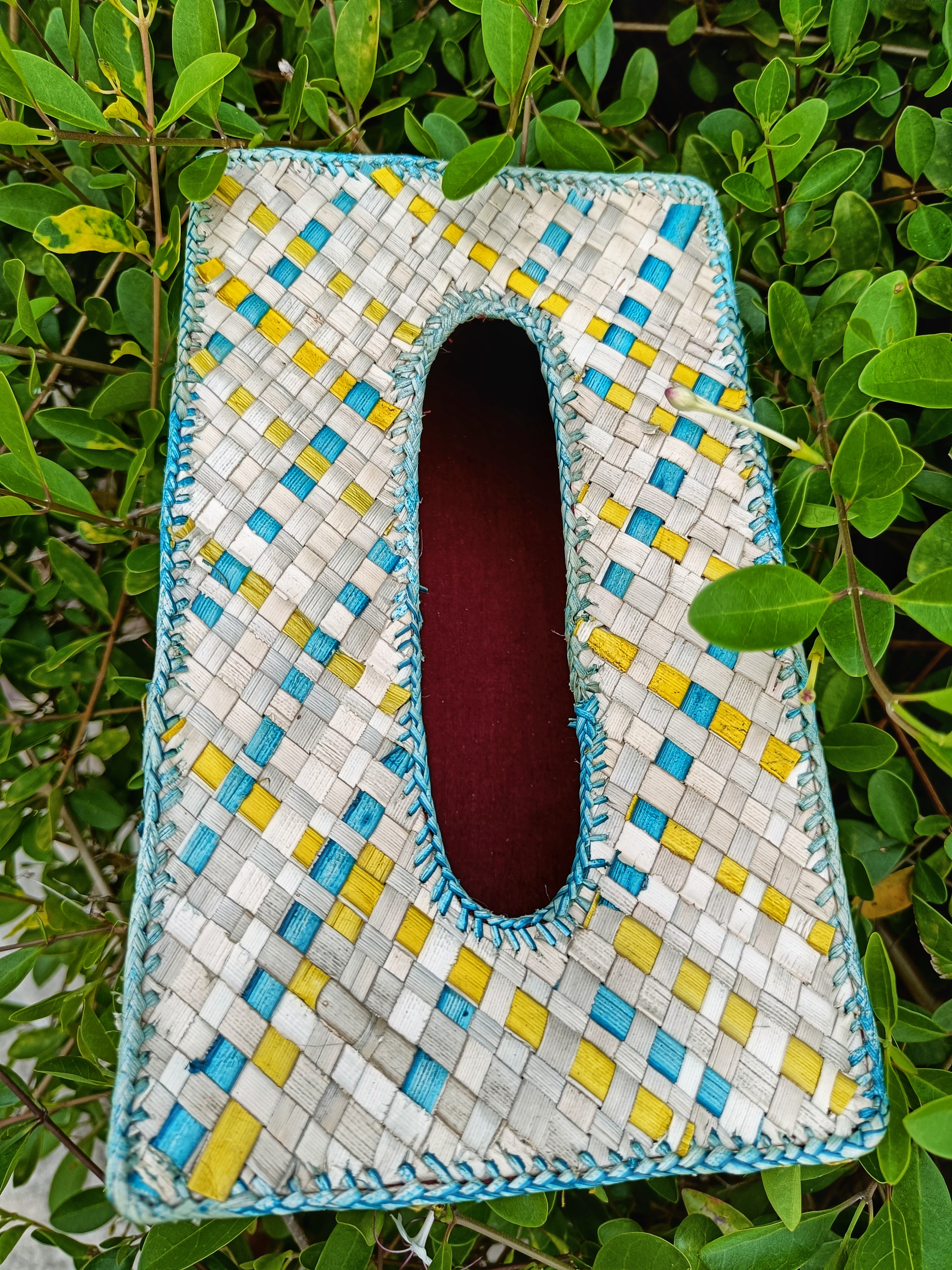 Screwpine Tissue Holder