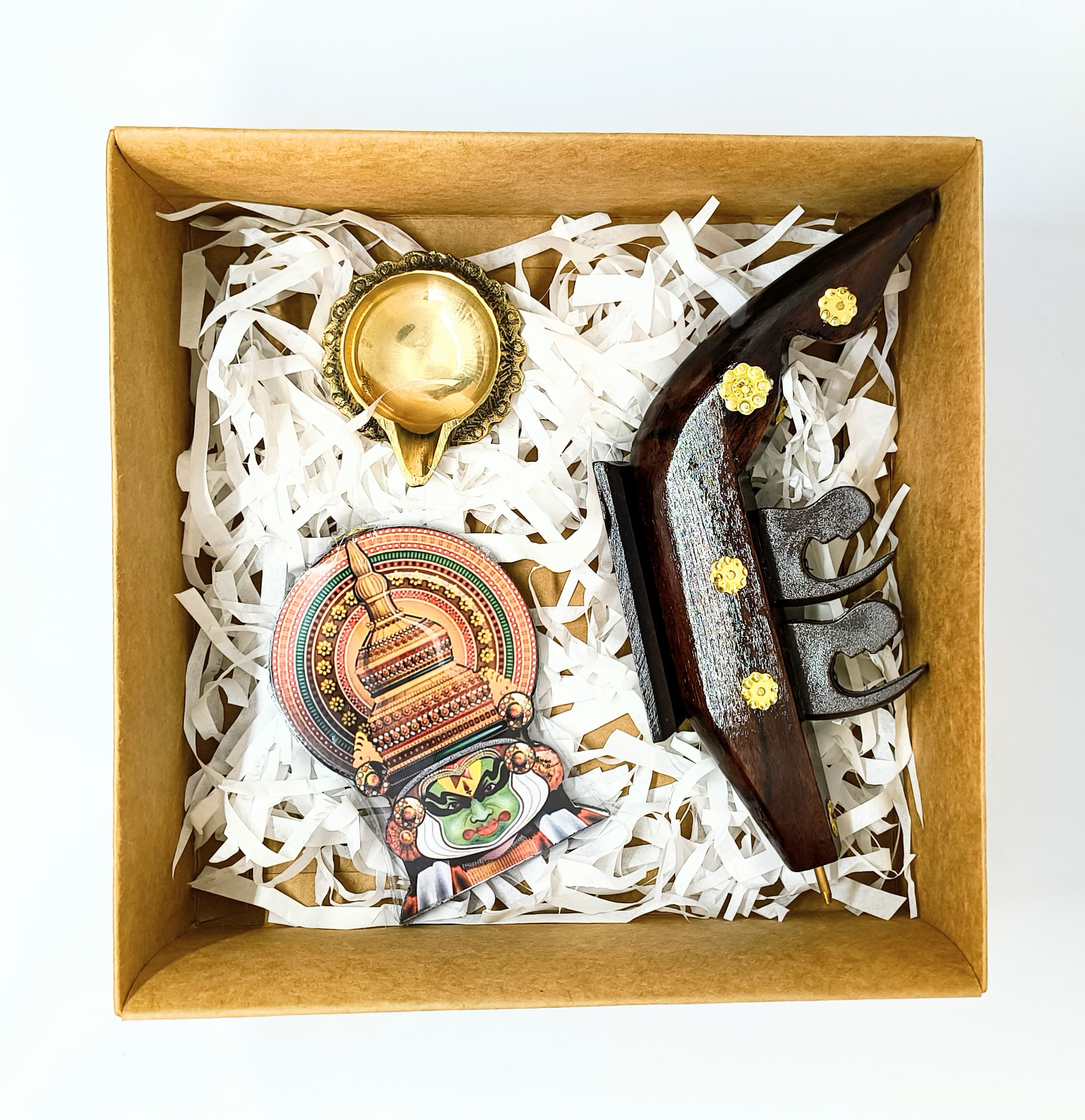 Elegant Onam Gift Hamper – Kerala Souvenirs