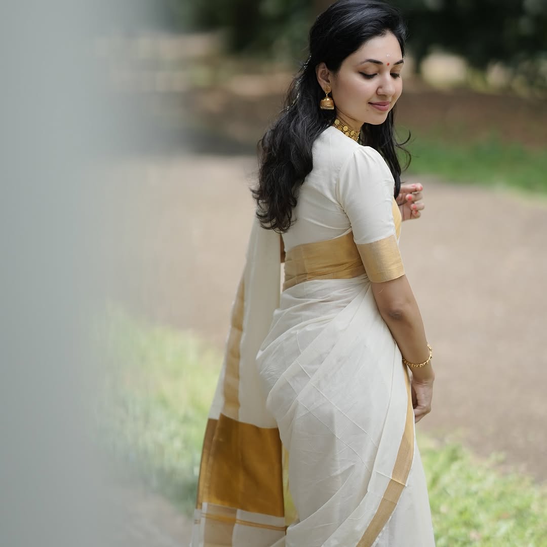 Traditional Kerala Kasavu Set Saree – Pure White Cotton Saree with Golden Zari Border